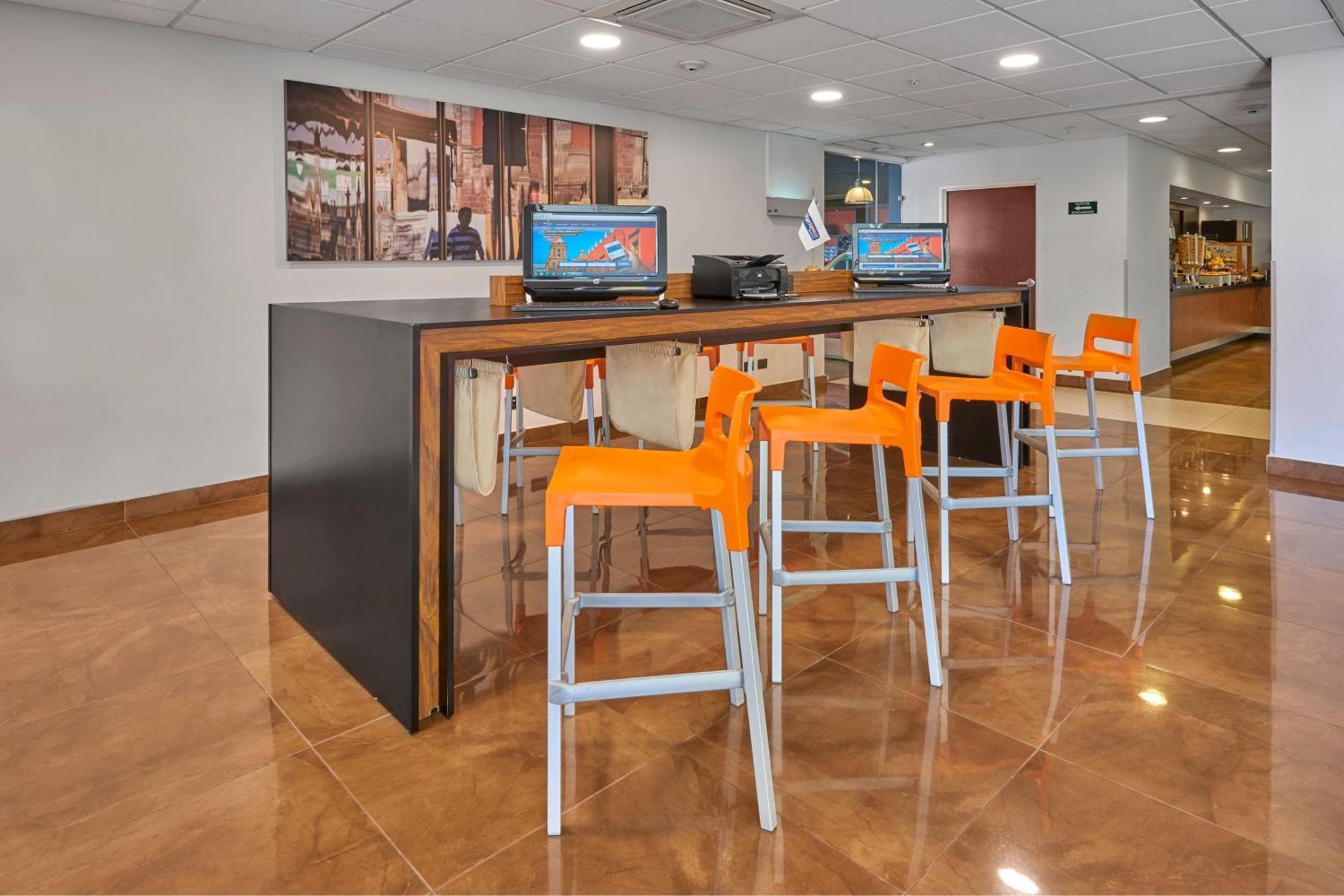 City Express By Marriott Queretaro Jurica Buitenkant foto